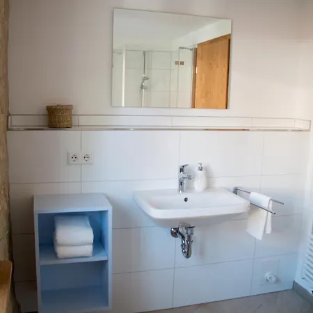 Baumgartners Dreiseithof - Historisch, Modern, Zentral 아파트